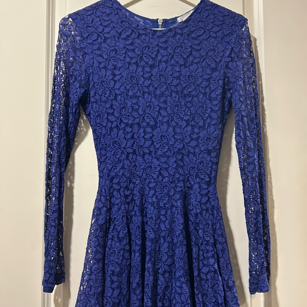 H&M womens lace dress Long sheer sleeves zip back lined tiered hem size 6 blue